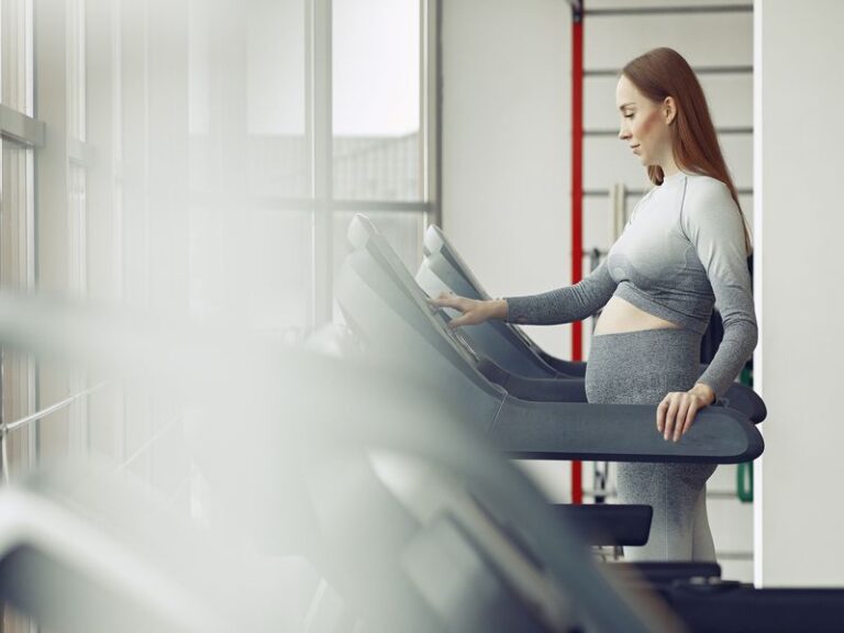 Indoor cycling w ciąży. Czy można chodzić na rowery?